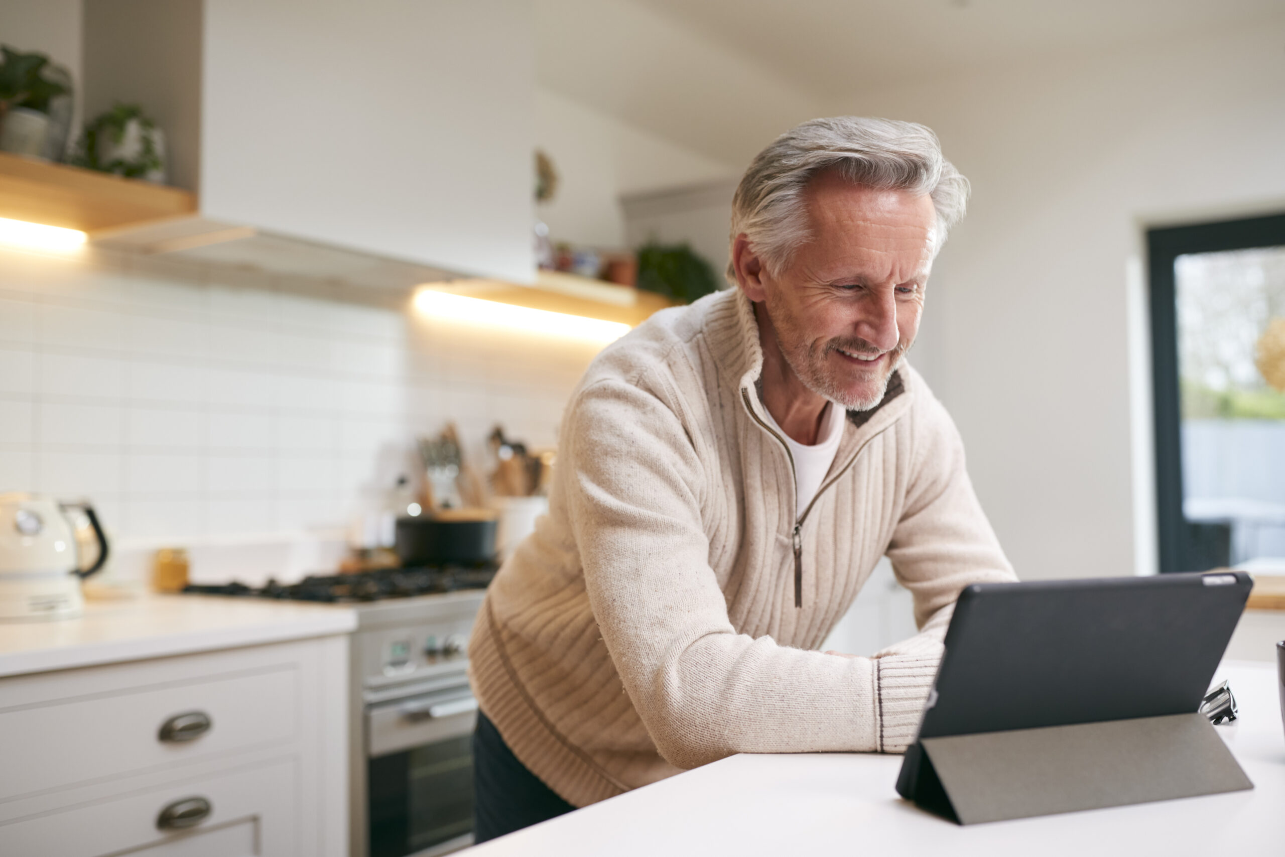 KI für Boomer: 7 clevere Wege für mehr Freiheit im Alltag