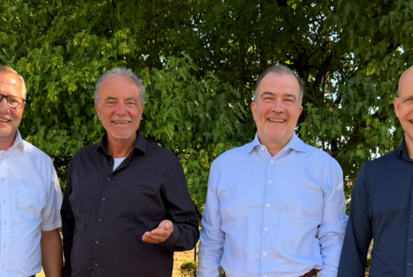 Vertreter von ProServ und Active Boomer stellen ihre neue Kooperation für erfahrene Fachkräfte vor
